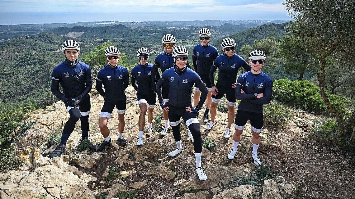 Platinum Motor przygotowuje się do sezonu. Nasi żużlowcy rowerami dojechali już do... Torunia