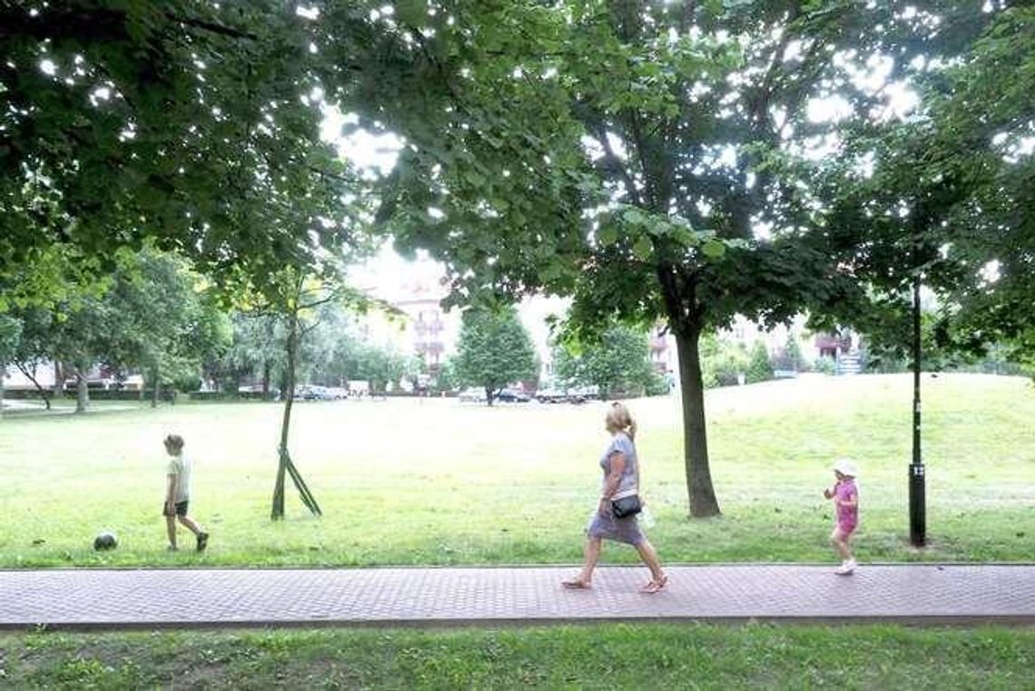 Plenerowa siłownia i plac zabaw powstaną na skwerze na Czubach