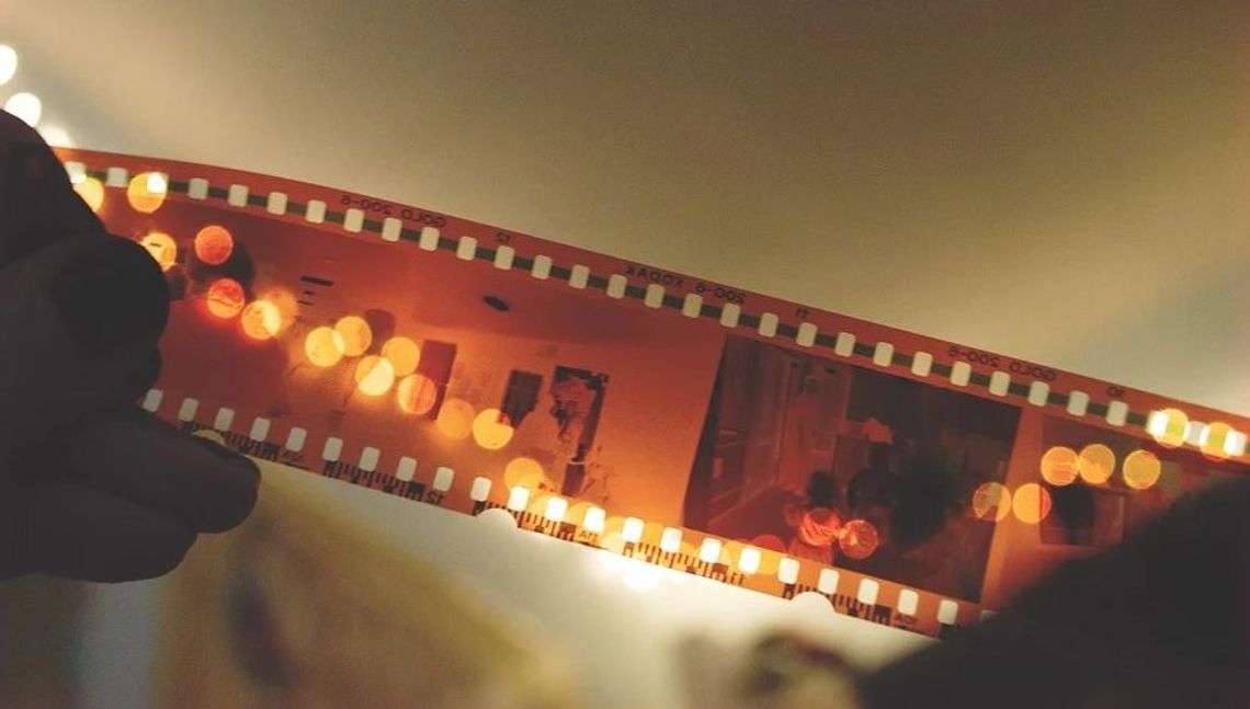 Plenerowe kino w Trzydniku Dużym. Trzeba zabrać ze sobą maseczkę