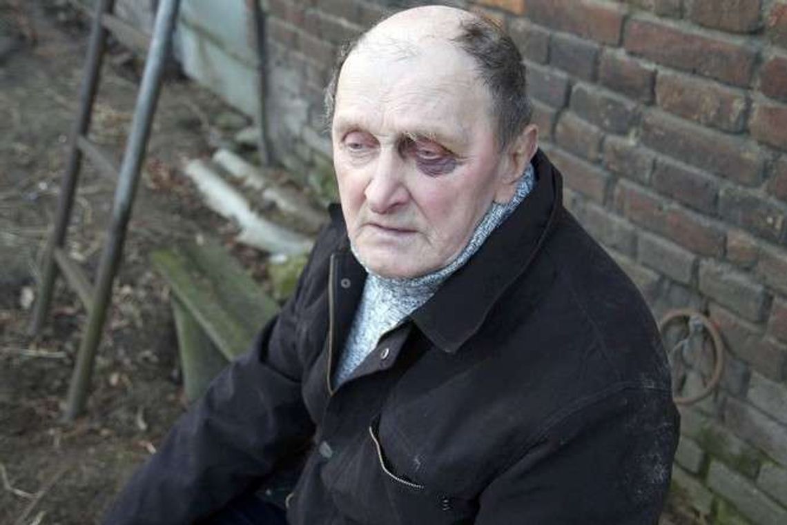 Pliszczyn: Postępowanie przeciw policjantom umorzone. To 75-latek odpowie za napaść na nich