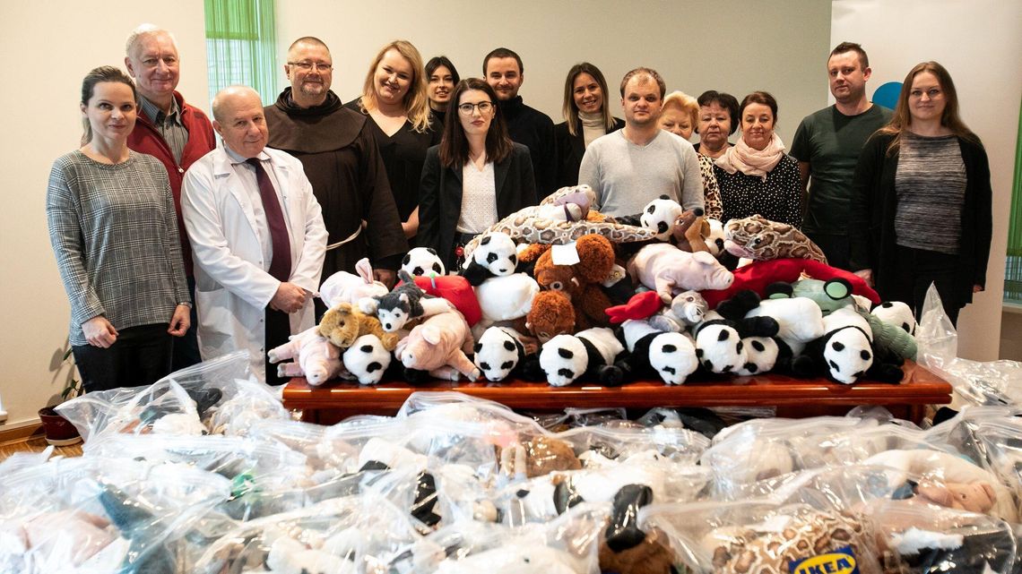 Pluszaki od IKEA. Trafiły do Lubelskiego Hospicjum im. Małego Księcia Pluszaki od IKEA. Trafiły do Lubelskiego Hospicjum im. Małego Księcia