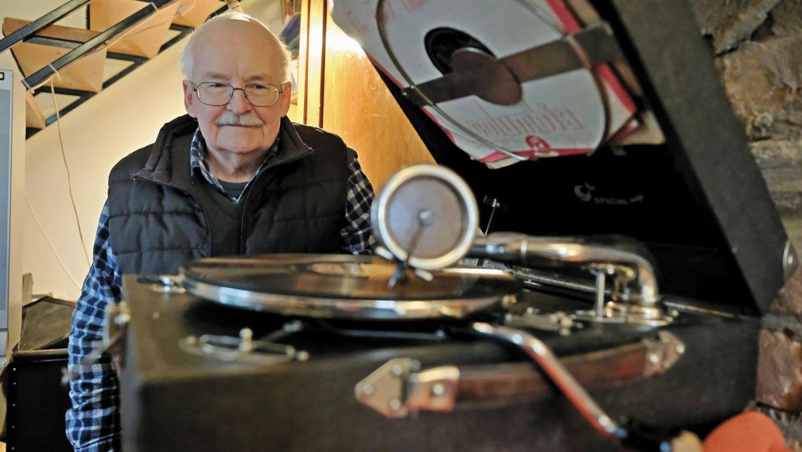 Płyty, rzutniki i aparaty. Kolekcjoner z Lublina spieszy na ratunek przeszłości