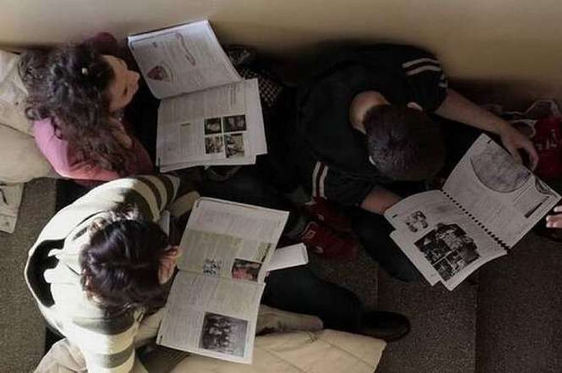 Po 3 tys. zł dla wybitnych uczniów. Dostali stypendia ministra