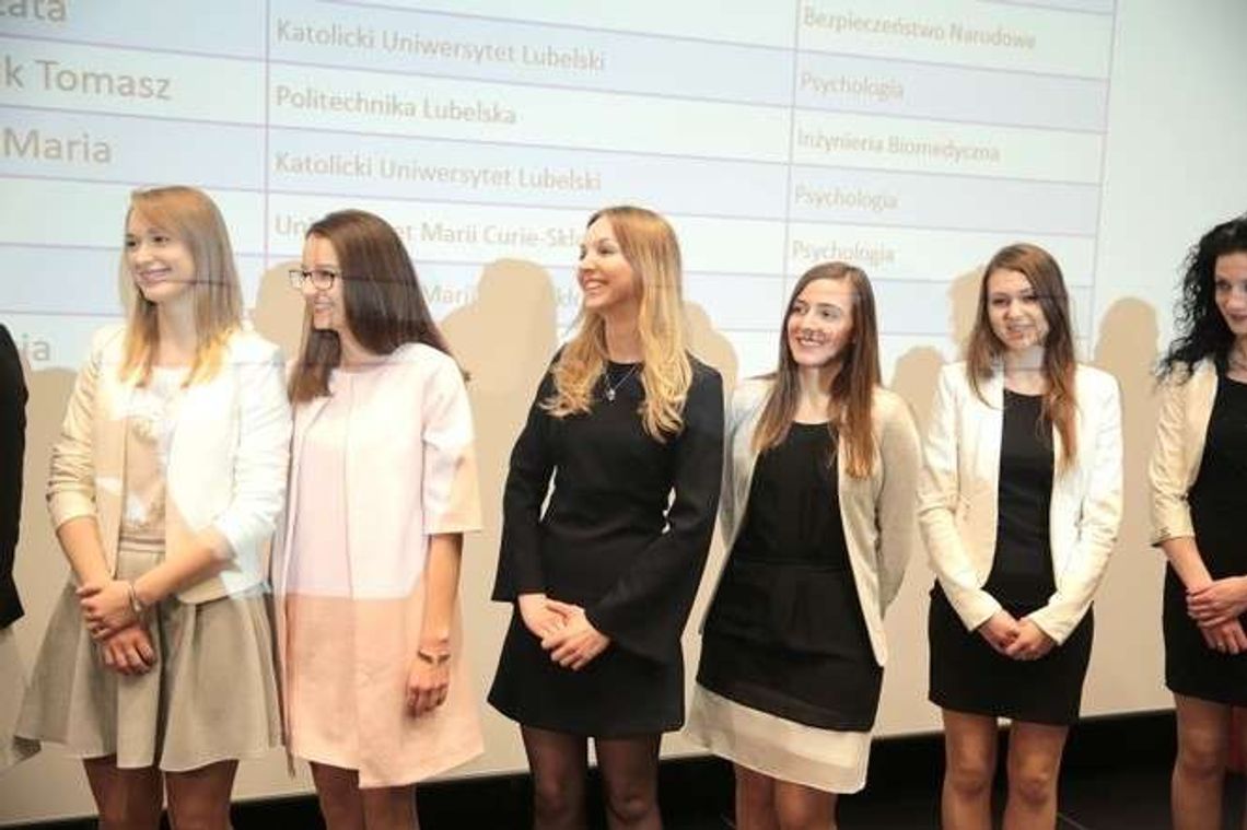 Po 300 zł dla najlepszych studentów. Stypendia od marszałka Po 300 zł dla najlepszych studentów. Stypendia od marszałka