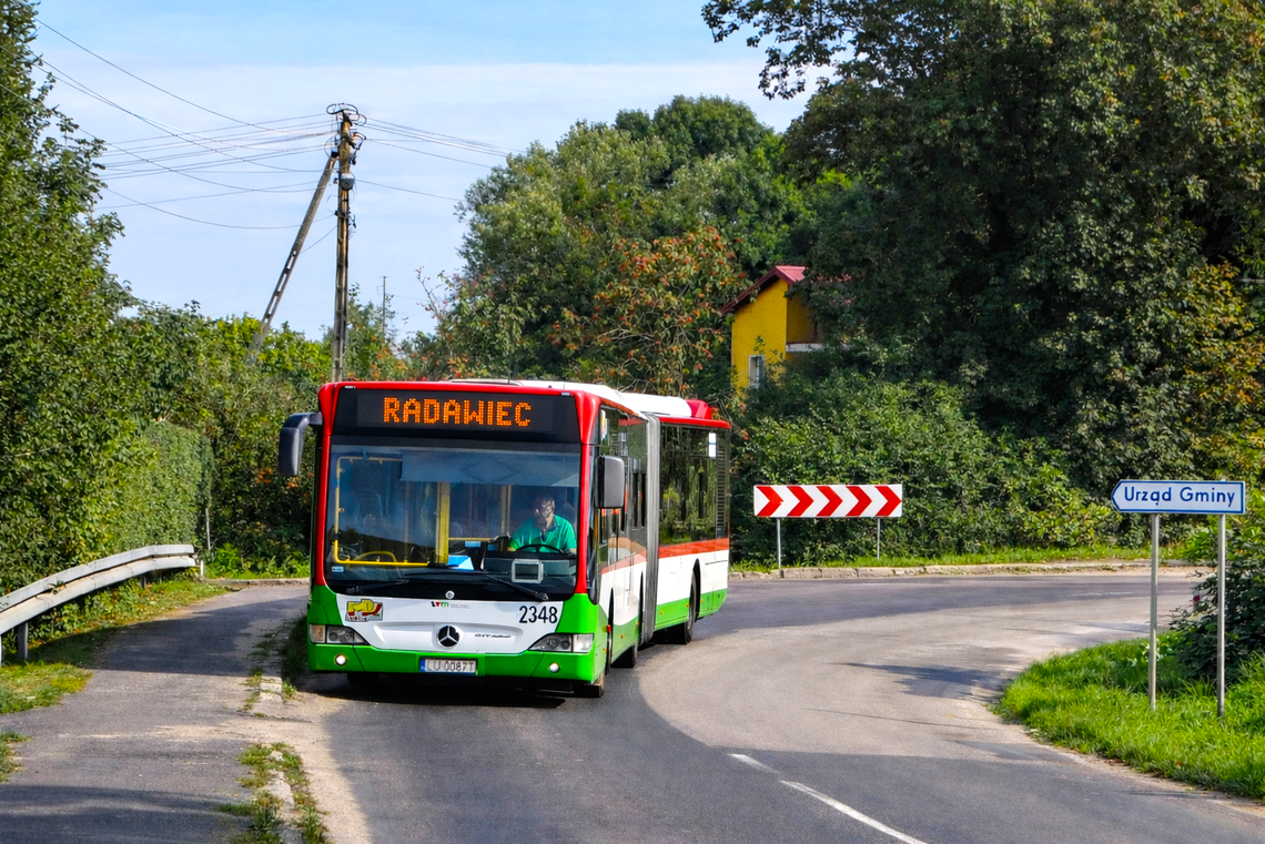 Autobus komunikacji miejskiej w kierunku Radawca