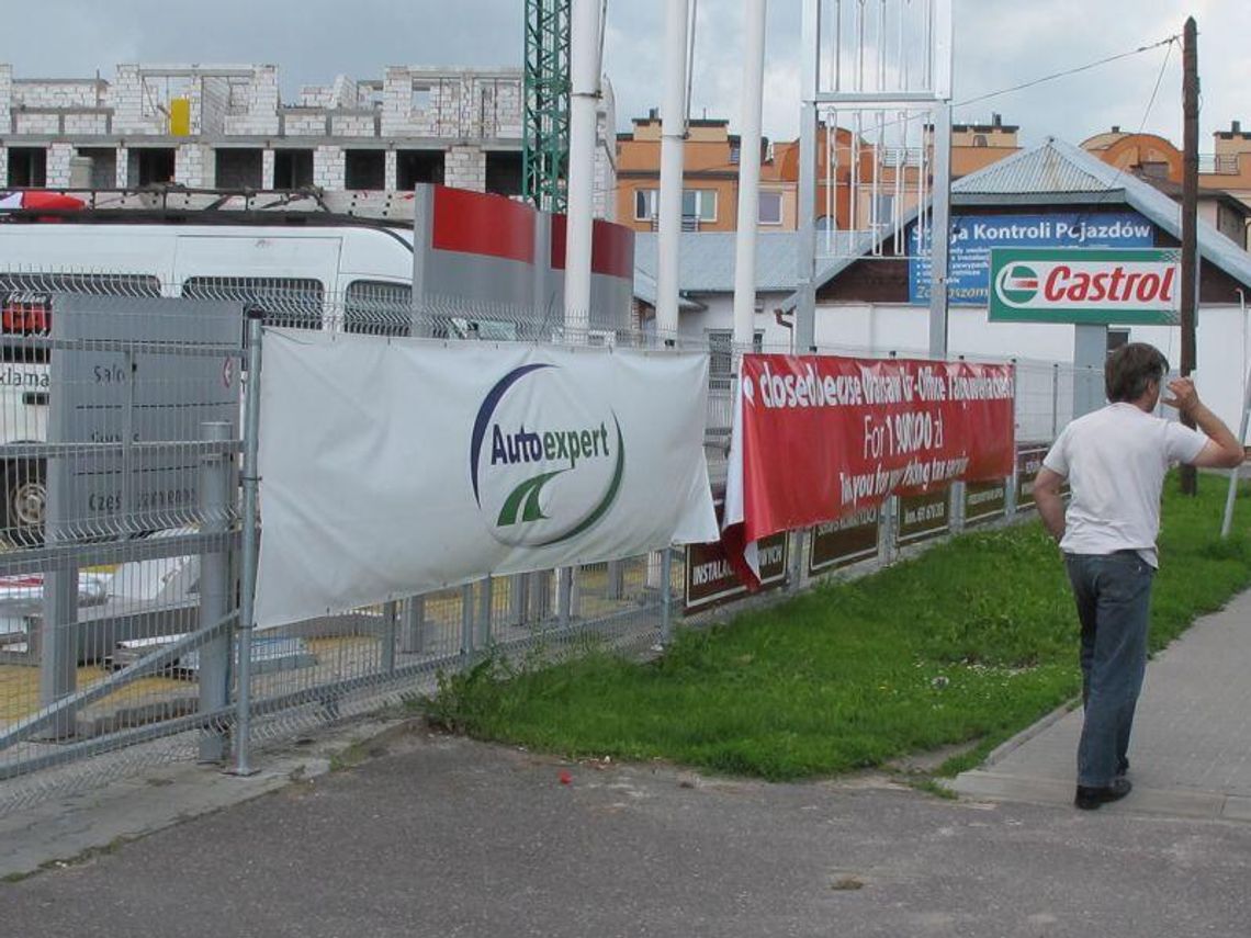 Po akcji z banerami: Salon fiata w Zamościu został zamknięty