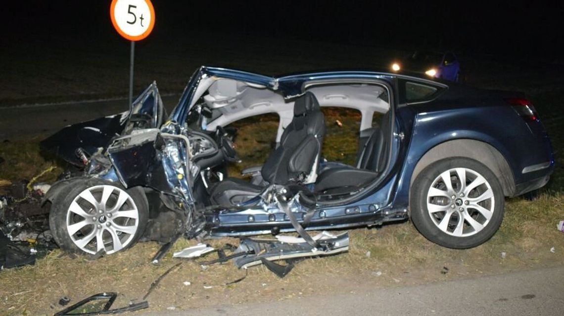 Po alkoholu uderzył w drzewo i trafił do szpitala Po alkoholu uderzył w drzewo i trafił do szpitala