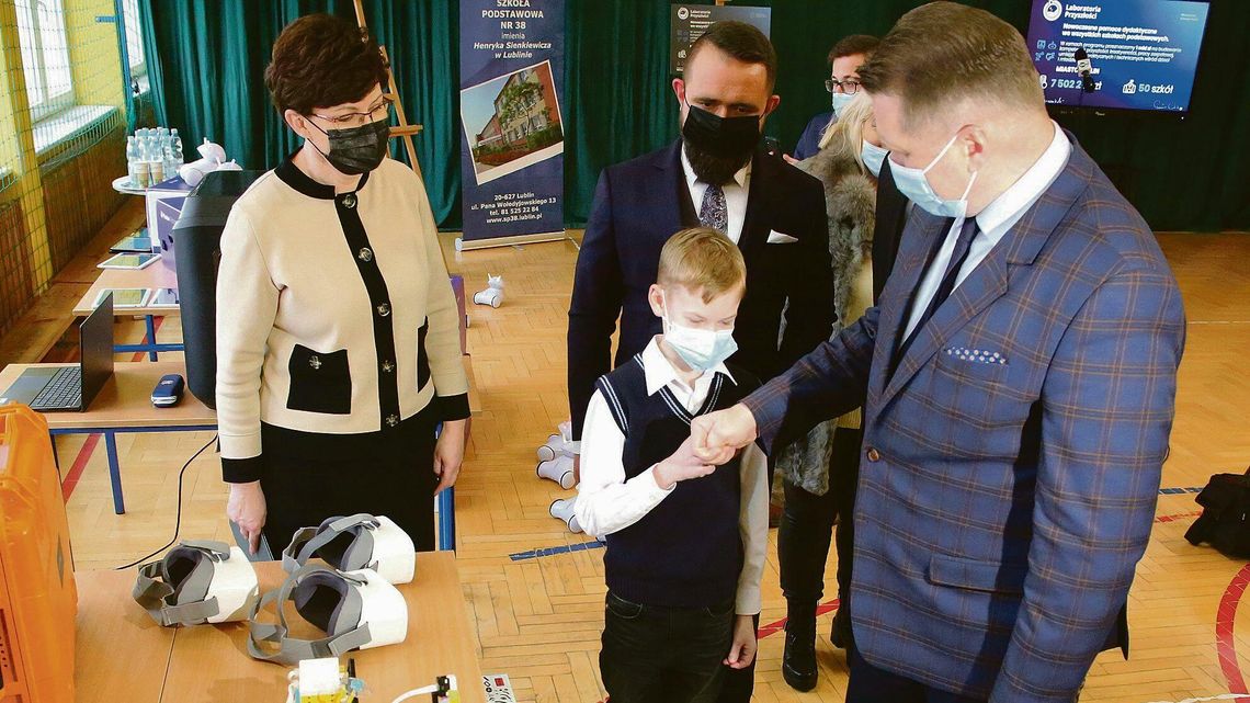 Po co szkole roboty i drukarki 3D za 200 tys. zł. Wizyta ministra Czarnka w SP nr 38 [zdjęcia]