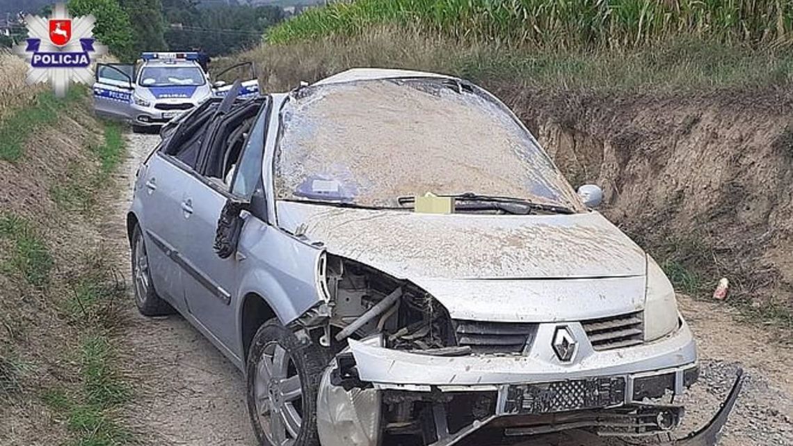 Po dachowaniu samochodu trafili do aresztu. Oboje nie przyznają się do kierowania Po dachowaniu samochodu trafili do aresztu. Oboje nie przyznają się do kierowania