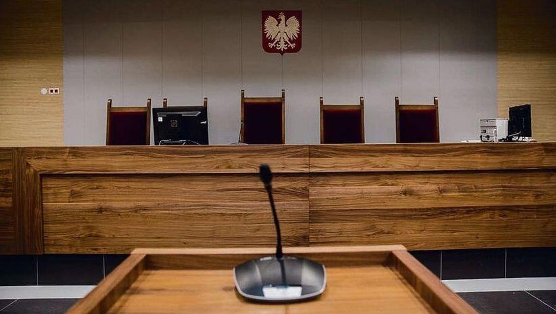 "Po kilkunastu latach pracy zarabiam 200 zł więcej niż stażysta". Protest w sądach