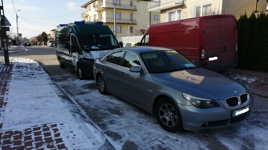 Po Lublinie woził pasażerów BMW na irlandzkich tablicach z kierownicą po prawej stronie Po Lublinie woził pasażerów BMW na irlandzkich tablicach z kierownicą po prawej stronie