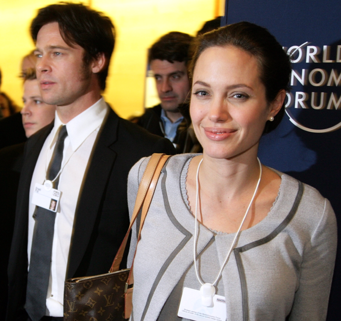 Po mastektomii Jolie lekarze przestrzegają przed domowymi testami