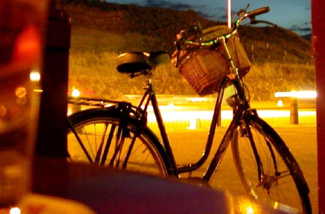 Po pijanemu na kradzionym rowerze w poszukiwaniu ukochanej