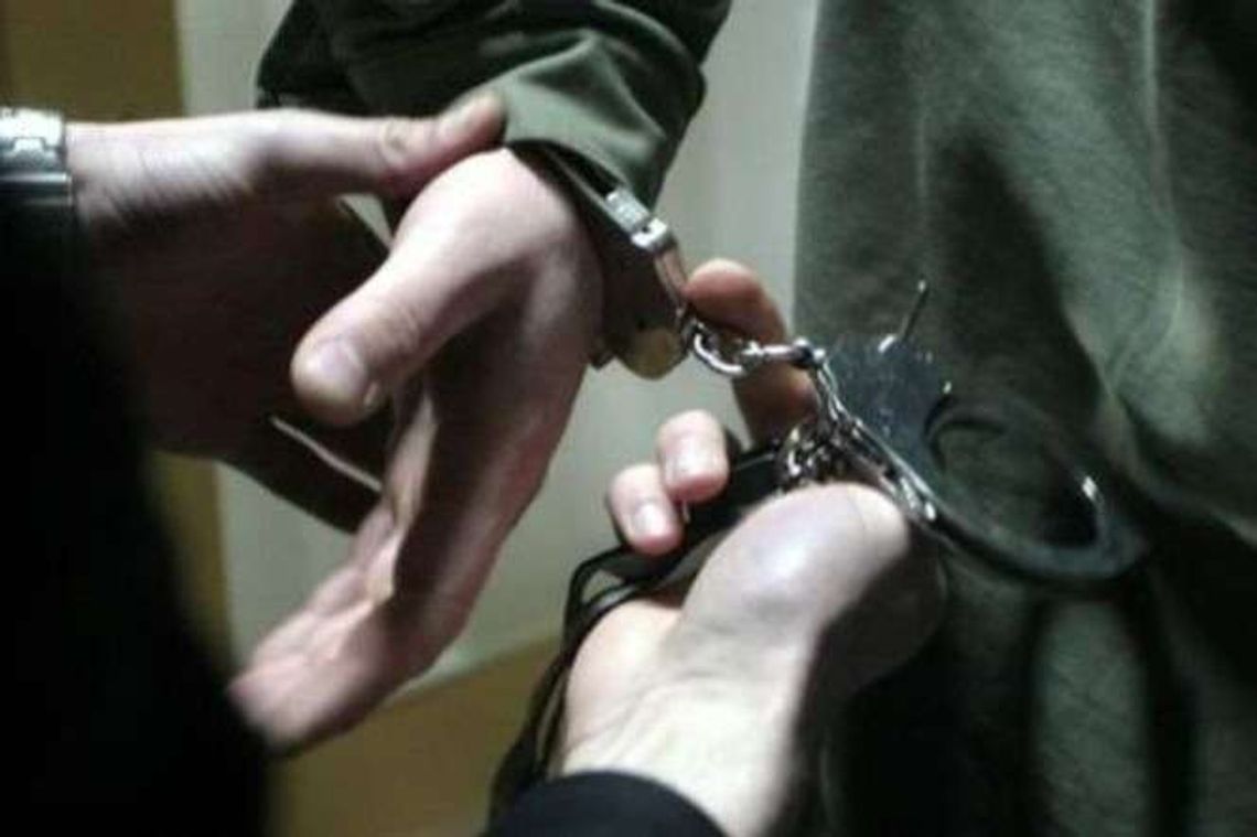 Po pijanemu uciekał przed policją, uszkodził radiowóz. Miał 2 promile