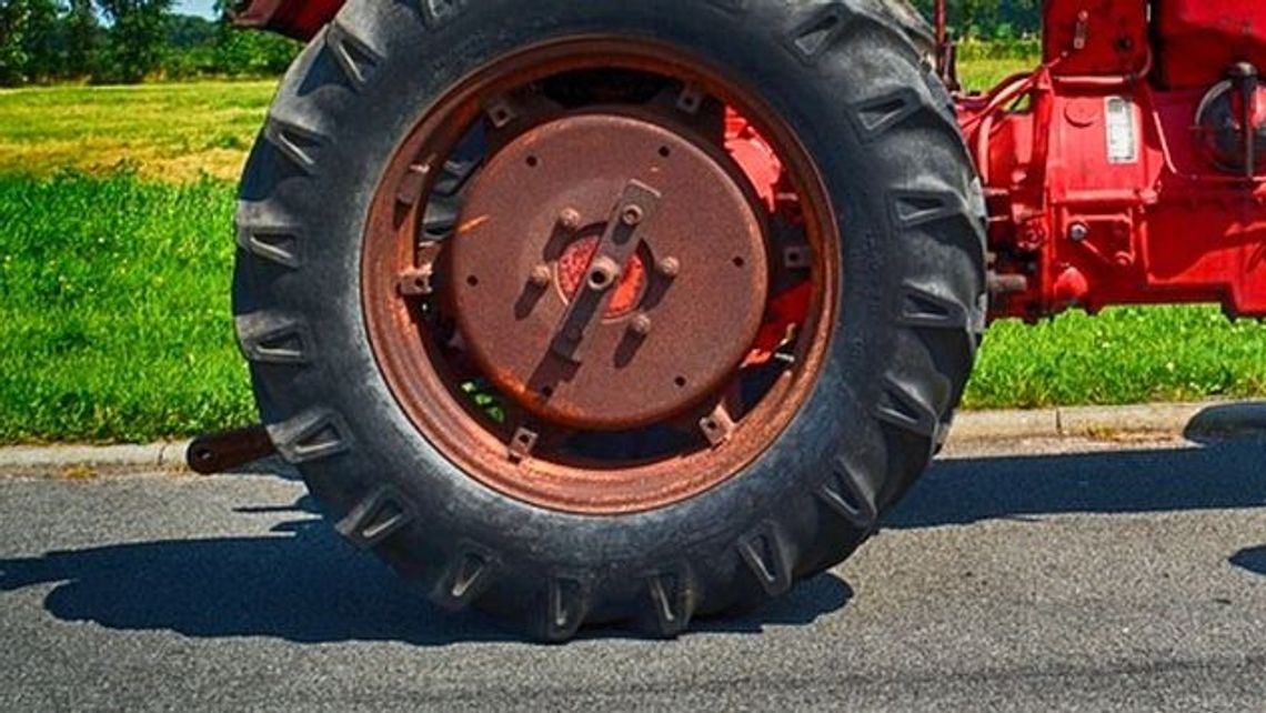 Po pijanemu wjechał ciągnikiem w trzy kobiety, jedna zginęła. Sąd łaskawy dla sprawcy