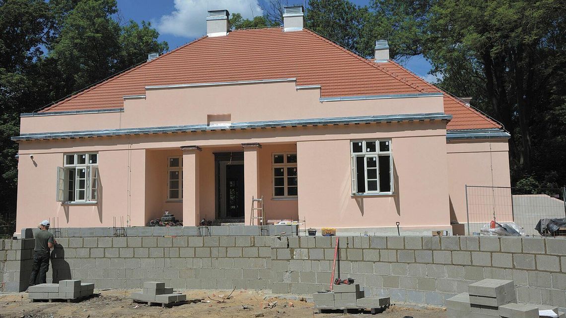 Po remoncie dworek w Ciechankach wygląda jak przeniesiony w czasie Po remoncie dworek w Ciechankach wygląda jak przeniesiony w czasie