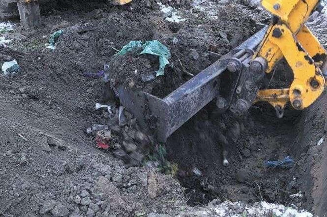 Po skargach zrobili wykop, sygnały się potwierdziły. To nie pierwsza taka sprawa