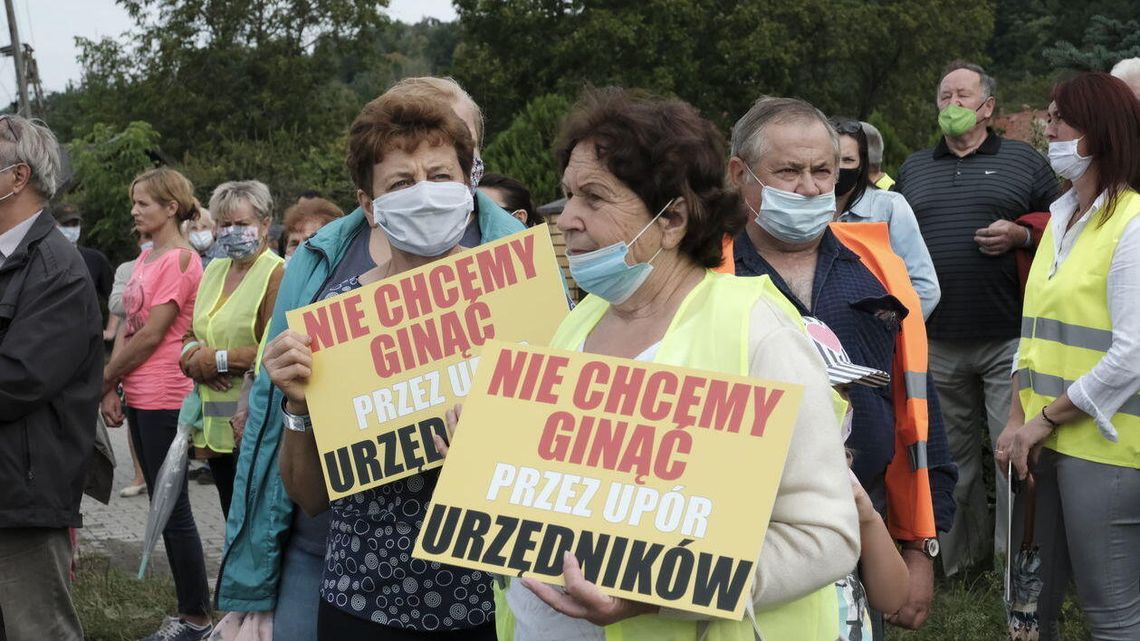 Po śmierci rowerzystki specjalna komisja uznała, że sam chodnik tu nie wystarczy Po śmierci rowerzystki specjalna komisja uznała, że sam chodnik tu nie wystarczy