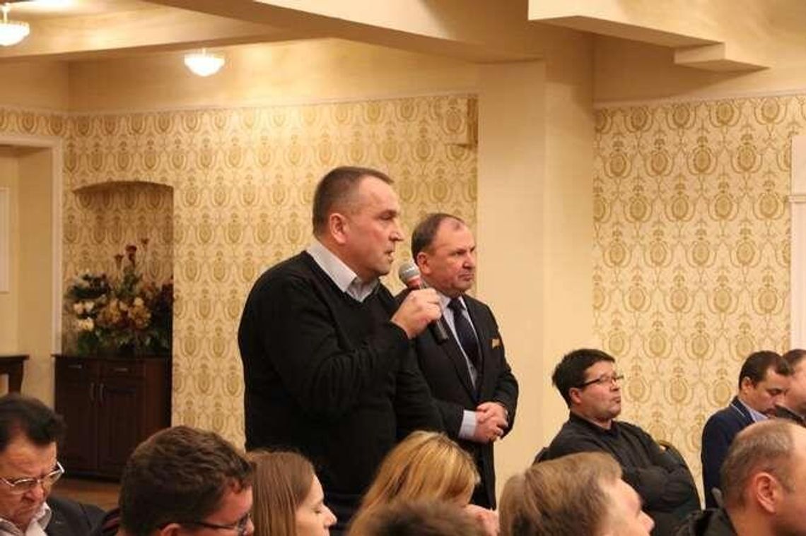 "PO w gorącym uścisku z PiS". Czy w samorządzie kwestie ideologiczne mają znaczenie? "PO w gorącym uścisku z PiS". Czy w samorządzie kwestie ideologiczne mają znaczenie?