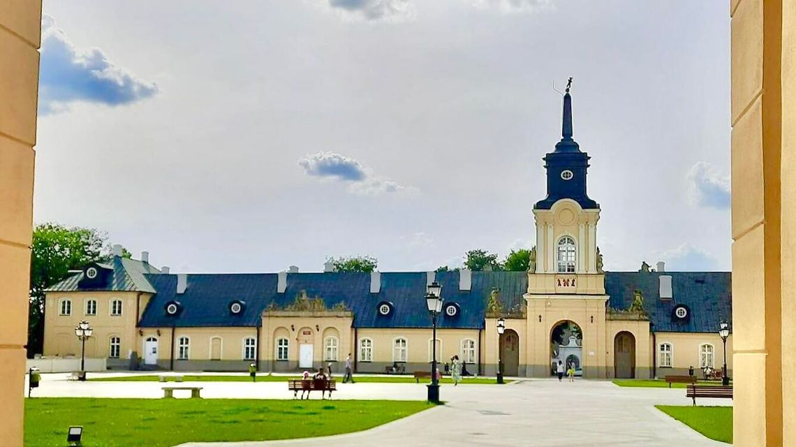 Po wielkim remoncie pałacu było sporo do naprawy. Nawet gaśnic brakowało 