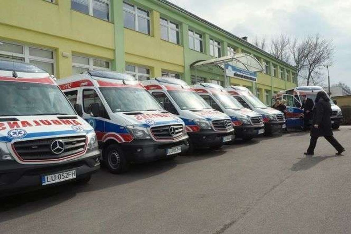 Po zmianie przepisów w karetkach pogotowia będzie jeździć coraz mniej lekarzy Po zmianie przepisów w karetkach pogotowia będzie jeździć coraz mniej lekarzy