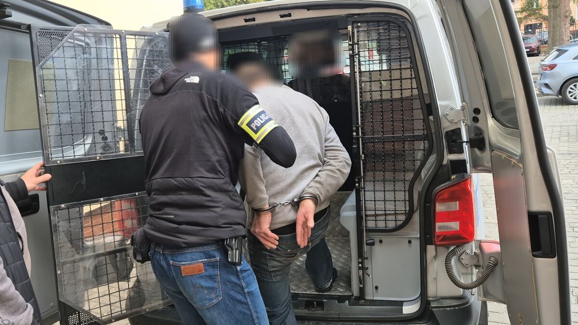 Pobił 78-letniego seniora w rejonie sklepu. 46-latek trafił do aresztu Pobił 78-letniego seniora w rejonie sklepu. 46-latek trafił do aresztu