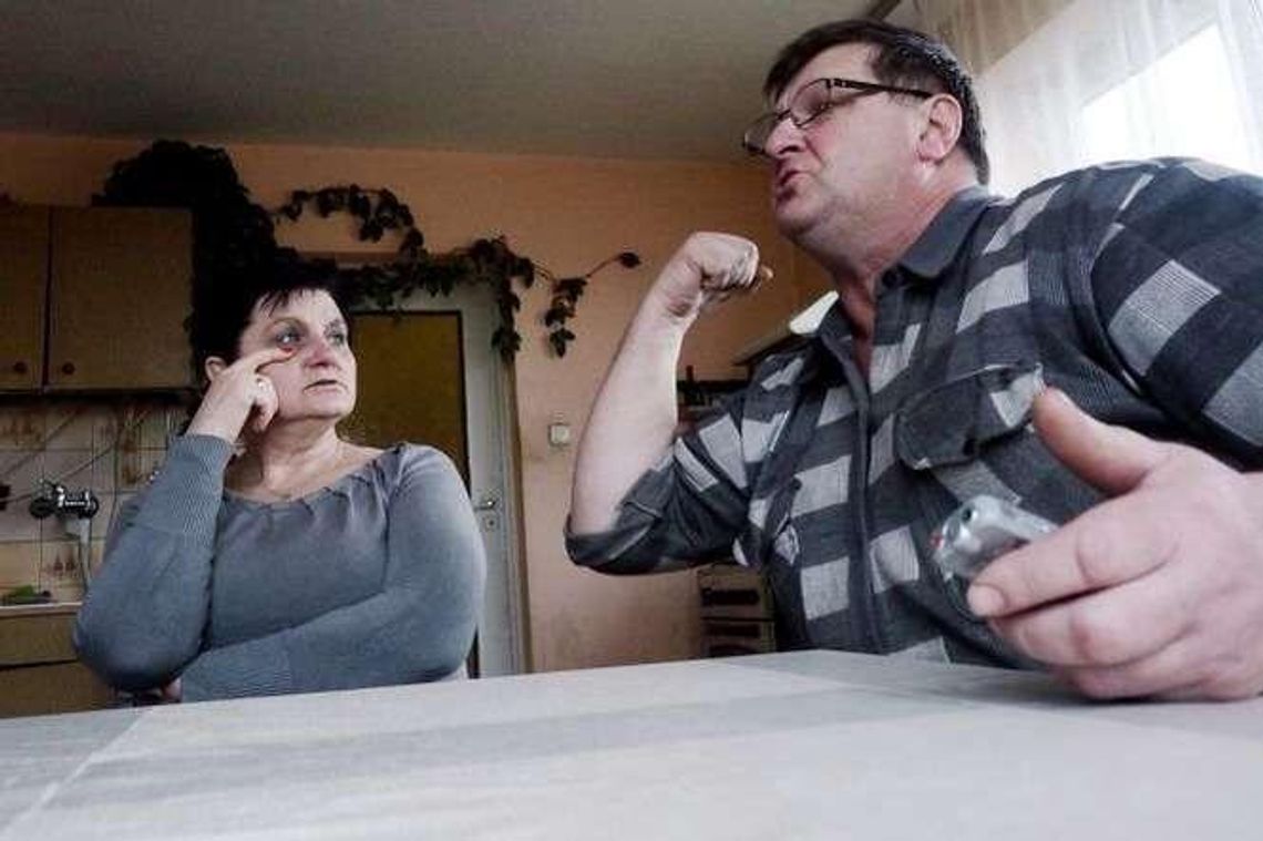 "Pobili mnie i syna". Kolejne oskarżenia pod adresem policjantów z komisariatu z Niemiec "Pobili mnie i syna". Kolejne oskarżenia pod adresem policjantów z komisariatu z Niemiec