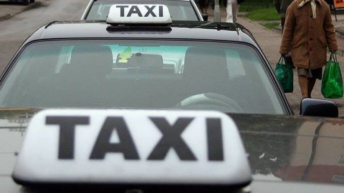 Pobili taksówkarza, bo wyprosił ich z samochodu
