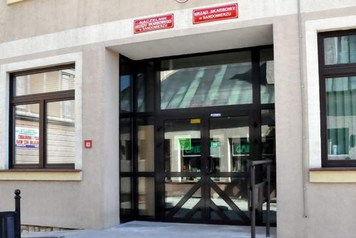 Poborca skarbowy zatrzymany przez policję. Przekroczył uprawnienia?