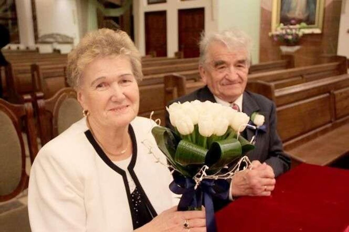 Pobrali się po 50 latach znajomości. Mówią, że taka miłość się nie zdarza Pobrali się po 50 latach znajomości. Mówią, że taka miłość się nie zdarza