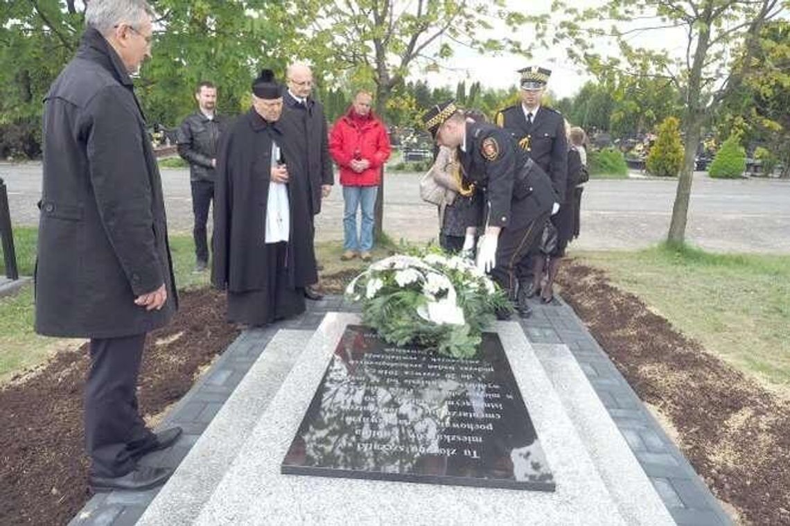 Pochowali szczątki ludzkie znalezione pod pl. Litewskim