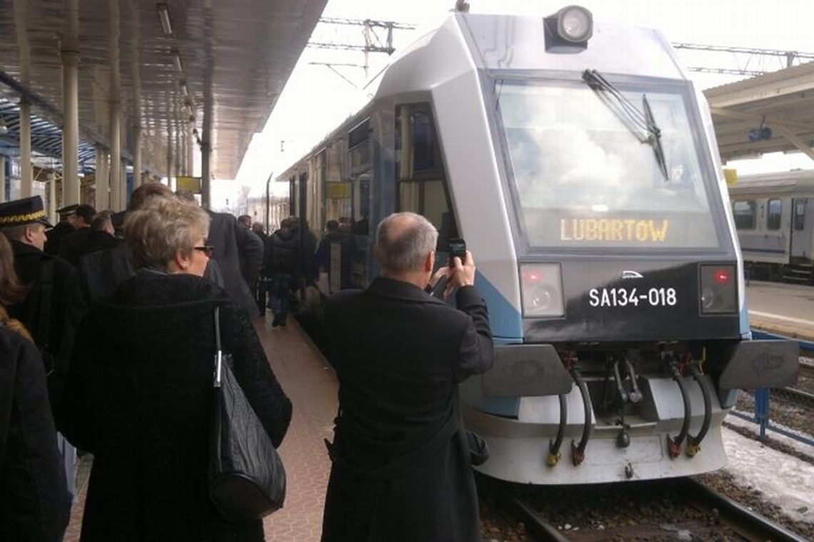 Pociąg Lublin-Lubartów wyjechał na tory (zdjęcia)