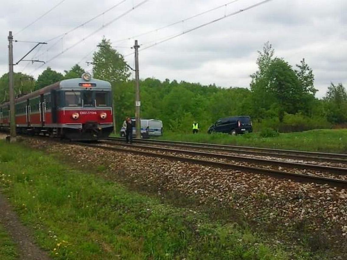 Pociąg potrącił mężczyznę na torach koło os. Poręba Pociąg potrącił mężczyznę na torach koło os. Poręba