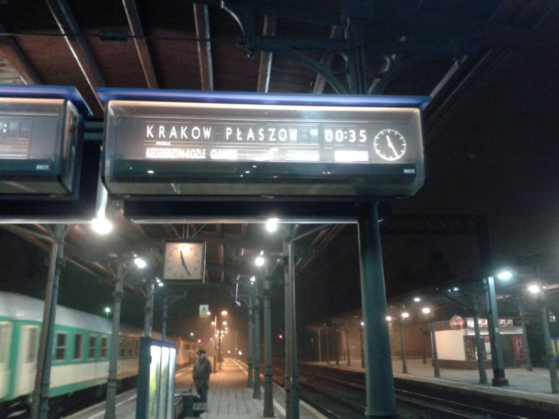 Pociąg widmo na dworcu PKP w Opolu
