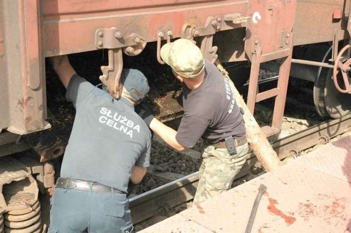 Pociąg z papierosami. Przemytnikom znowu się nie udało Pociąg z papierosami. Przemytnikom znowu się nie udało