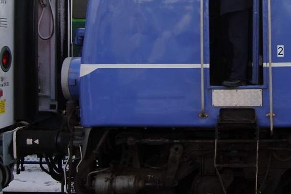 Pociąg zderzył się z szynobusem na dworcu w Lublinie