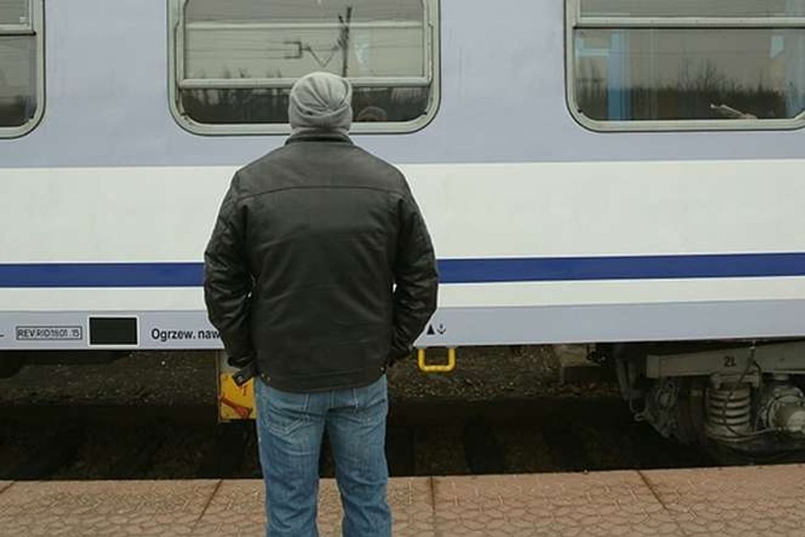 Pociągi do Warszawy mocno opóźnione, zerwana trakcja kolejowa