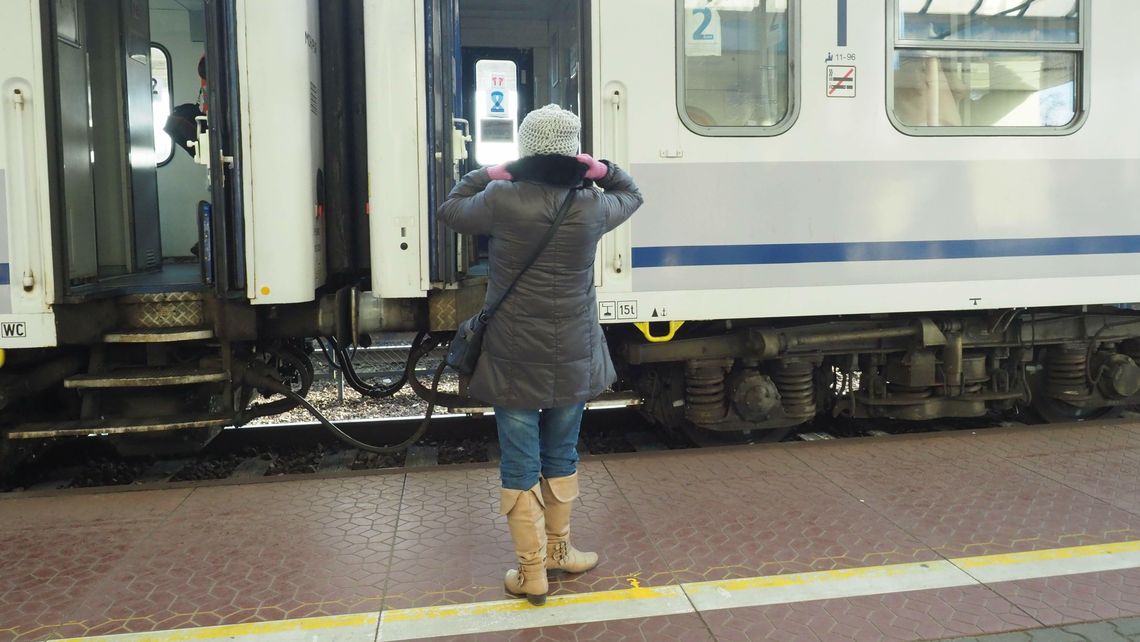 Pociągi mają przyspieszyć. Ale na razie często brakuje lokomotyw i pasażerowie jeżdżą... autobusami Pociągi mają przyspieszyć. Ale na razie często brakuje lokomotyw i pasażerowie jeżdżą... autobusami