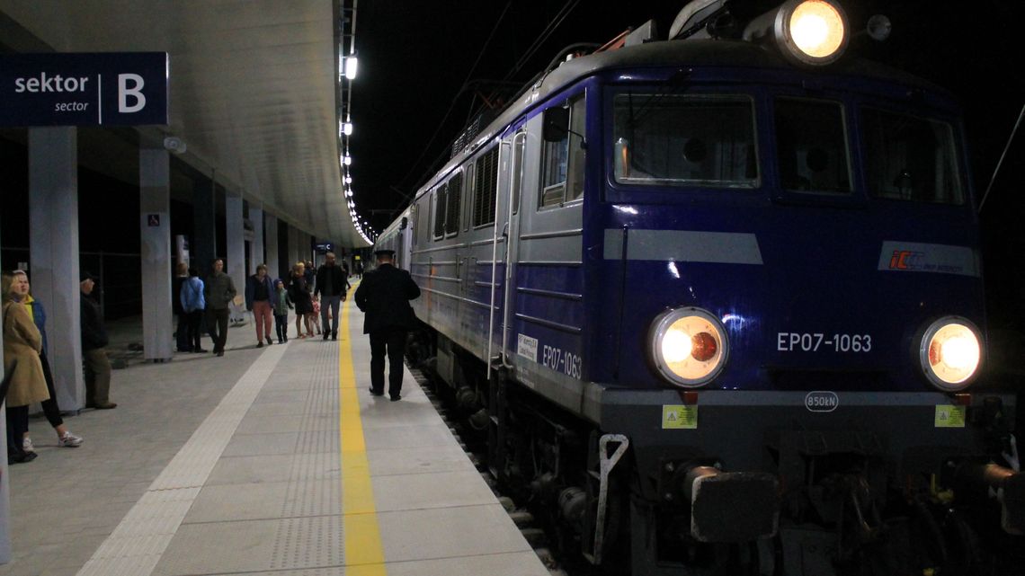 Pociągi wracają do Puław. Pierwszy przyjechał w niedzielę wieczorem [zdjęcia, wideo]