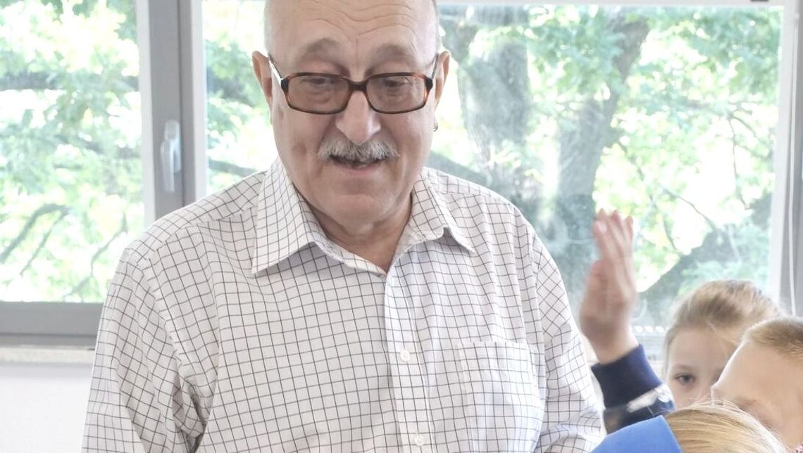 Почитати українською