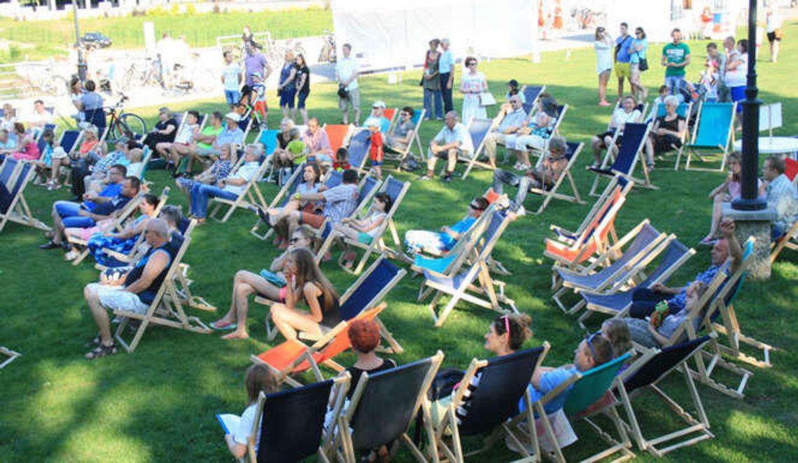 Początek sezonu nad Wisłą. Piknik w Marinie (zdjęcia)