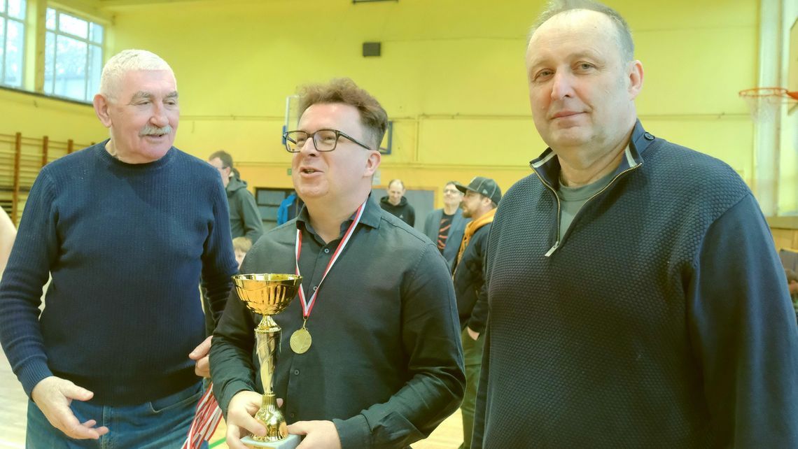 Pod Koszami Dziennika: Symbit wciąż niepokonany