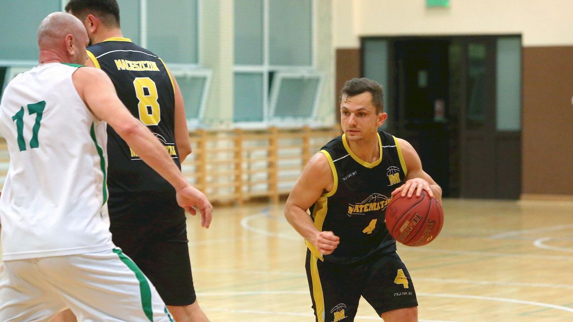 Pod koszami Dziennika Wschodniego: Lider wciąż bez porażki