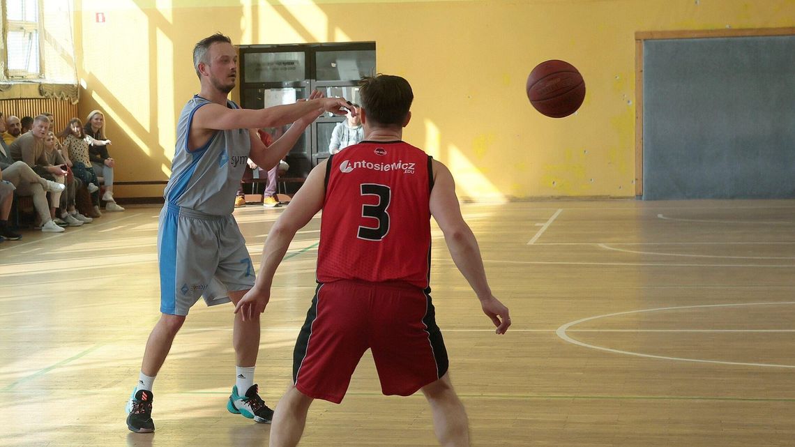 Pod Koszami Dziennika Wschodniego. Symbit z kompletem zwycięstw Pod Koszami Dziennika Wschodniego. Symbit z kompletem zwycięstw