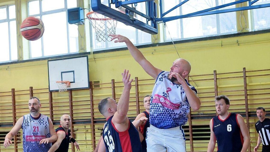 Pod Koszami Dziennika Wschodniego: Trzy drużyny nadal niepokonane Pod Koszami Dziennika Wschodniego: Trzy drużyny nadal niepokonane