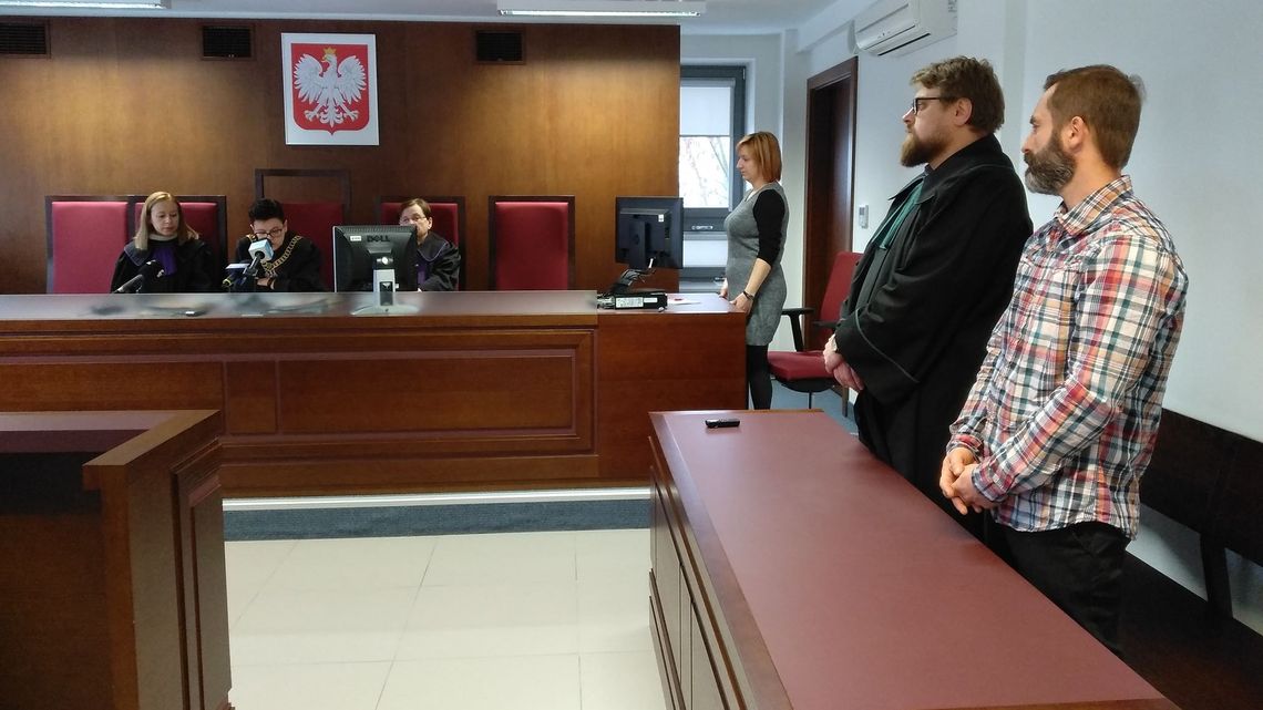 Podał medyczną marihuanę chorej żonie. Siedział pół roku w areszcie, dziś usłyszał wyrok [wideo]
