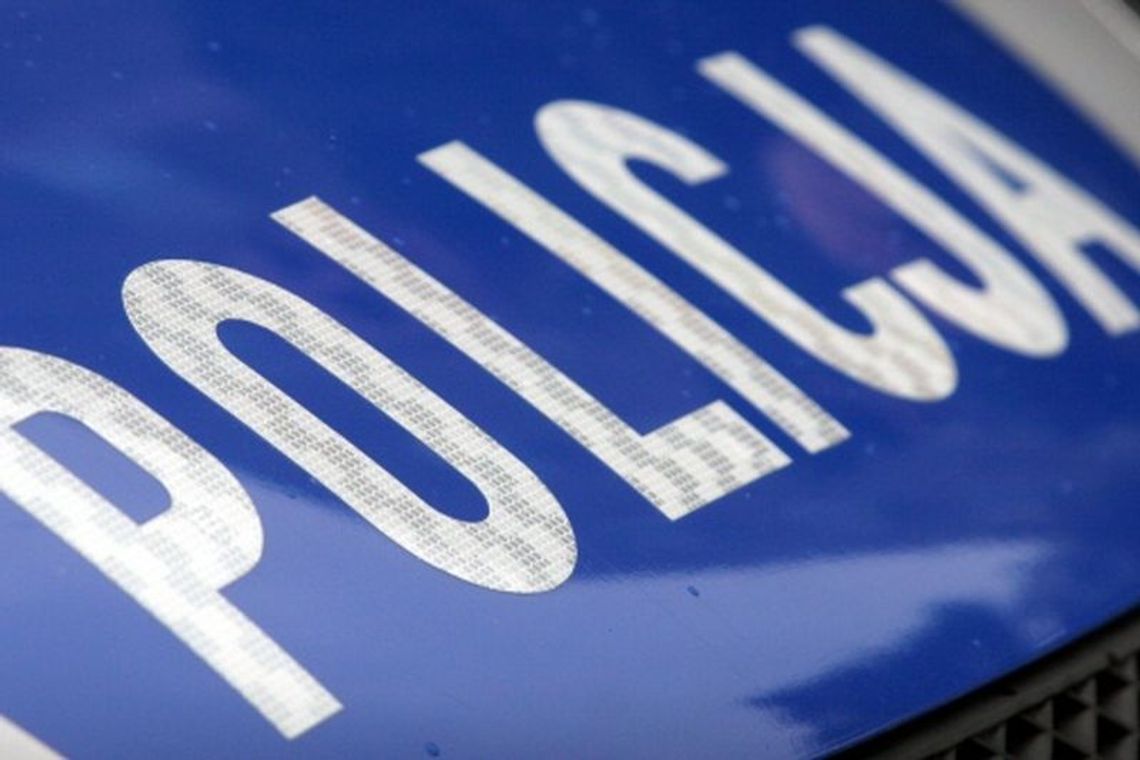 Podali się za policjantów, weszli do mieszkania i zrobili rewizję