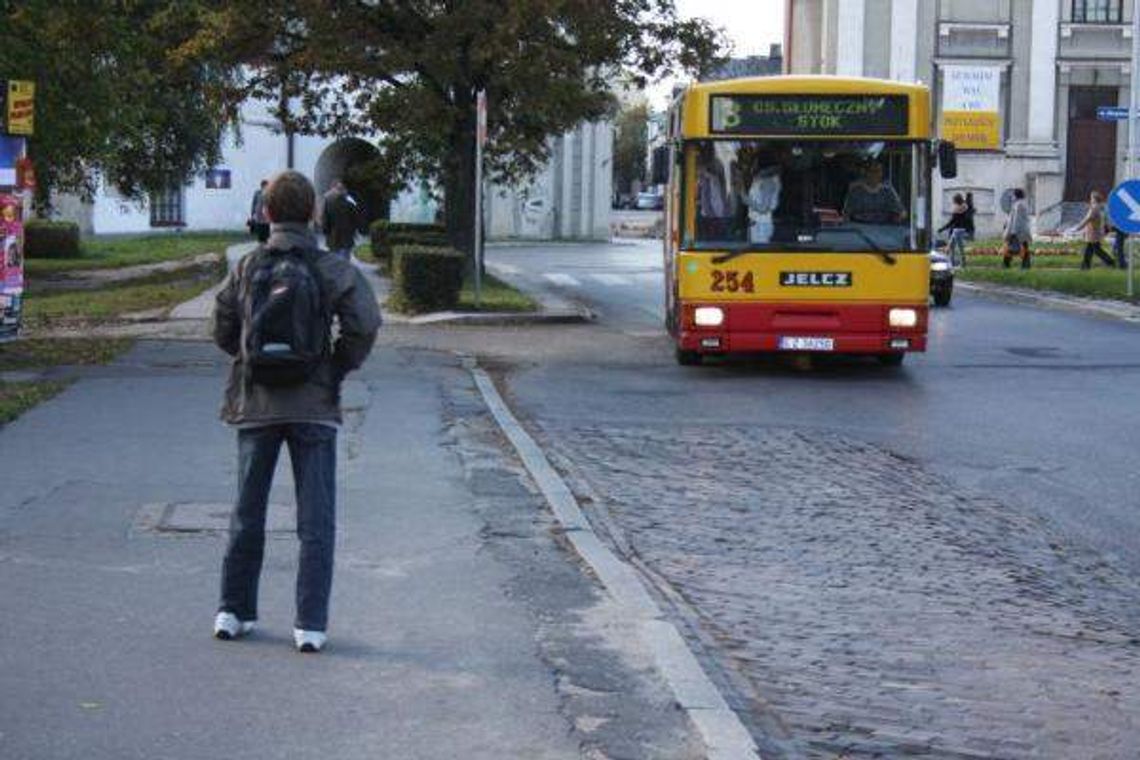 "Podaruj książkę bibliotece": Mało książek, mało biletów
