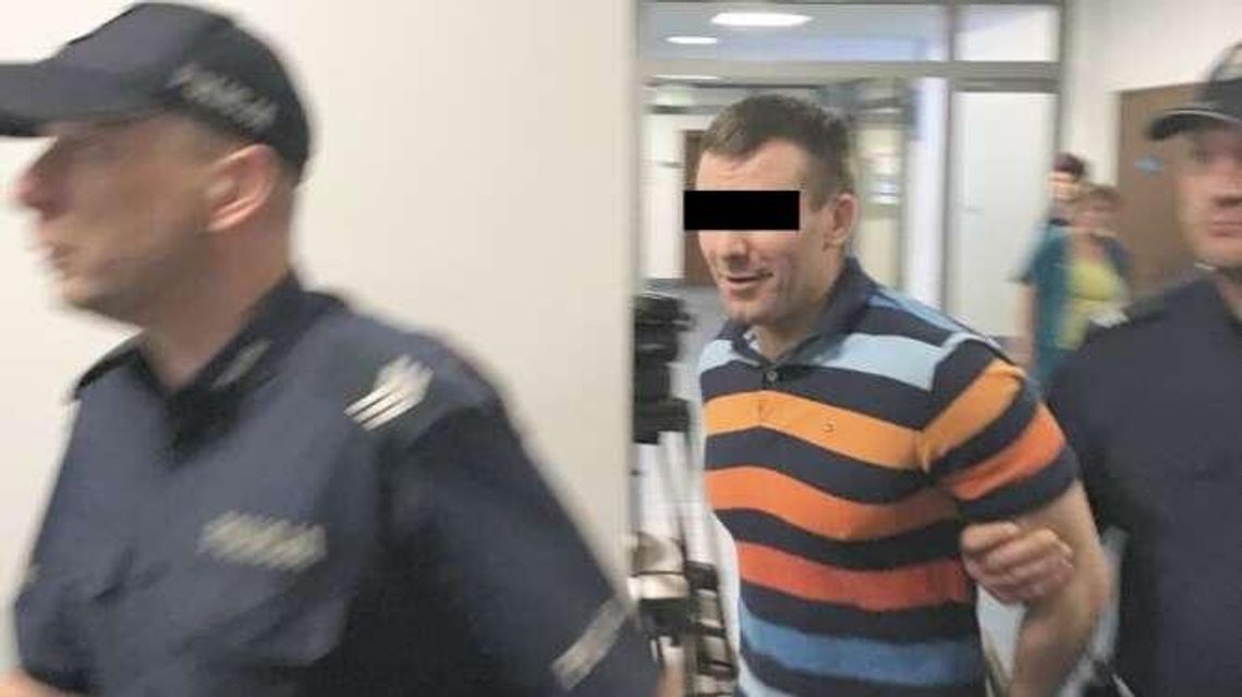 Podawał się za policjanta, stanął przed sądem. Wpadł gdy liczył pieniądze Podawał się za policjanta, stanął przed sądem. Wpadł gdy liczył pieniądze