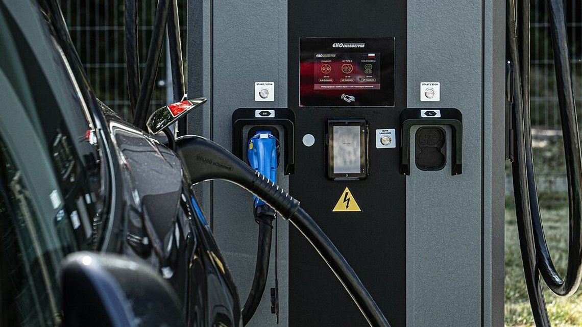 Podczas zakupów naładujesz elektryka. W tych miejscach na Lubelszczyźnie przy Biedronkach działają już stacje Powerdot Podczas zakupów naładujesz elektryka. W tych miejscach na Lubelszczyźnie przy Biedronkach działają już stacje Powerdot
